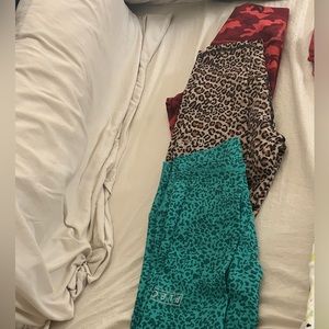 Medium fleo leggings!